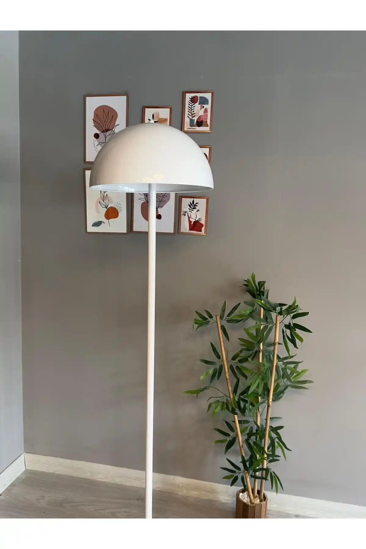 Bamyum Beyaz Lambader: Modern Tasarım ve Fonksiyonellik ile Evinizi Aydınlatın