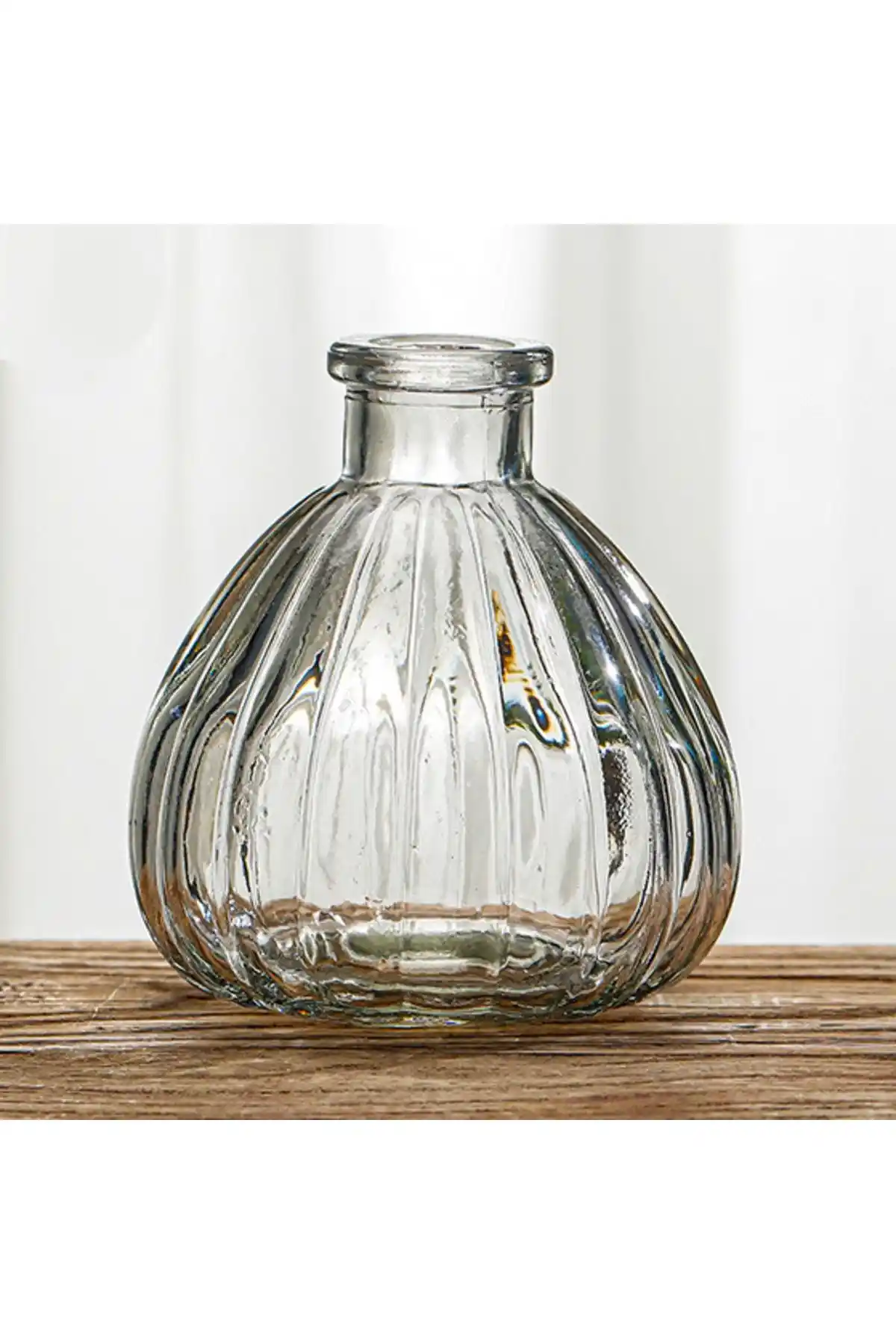 Mutlu Adım Çizgili Cam Vazo: Estetik ve Fonksiyonel Dekorasyon Ürünü