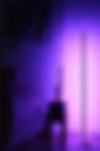 VAS AVM RGB Köşe Led Lambader: Modern Oda Aydınlatma Seçeneği ile Estetik Görünüm