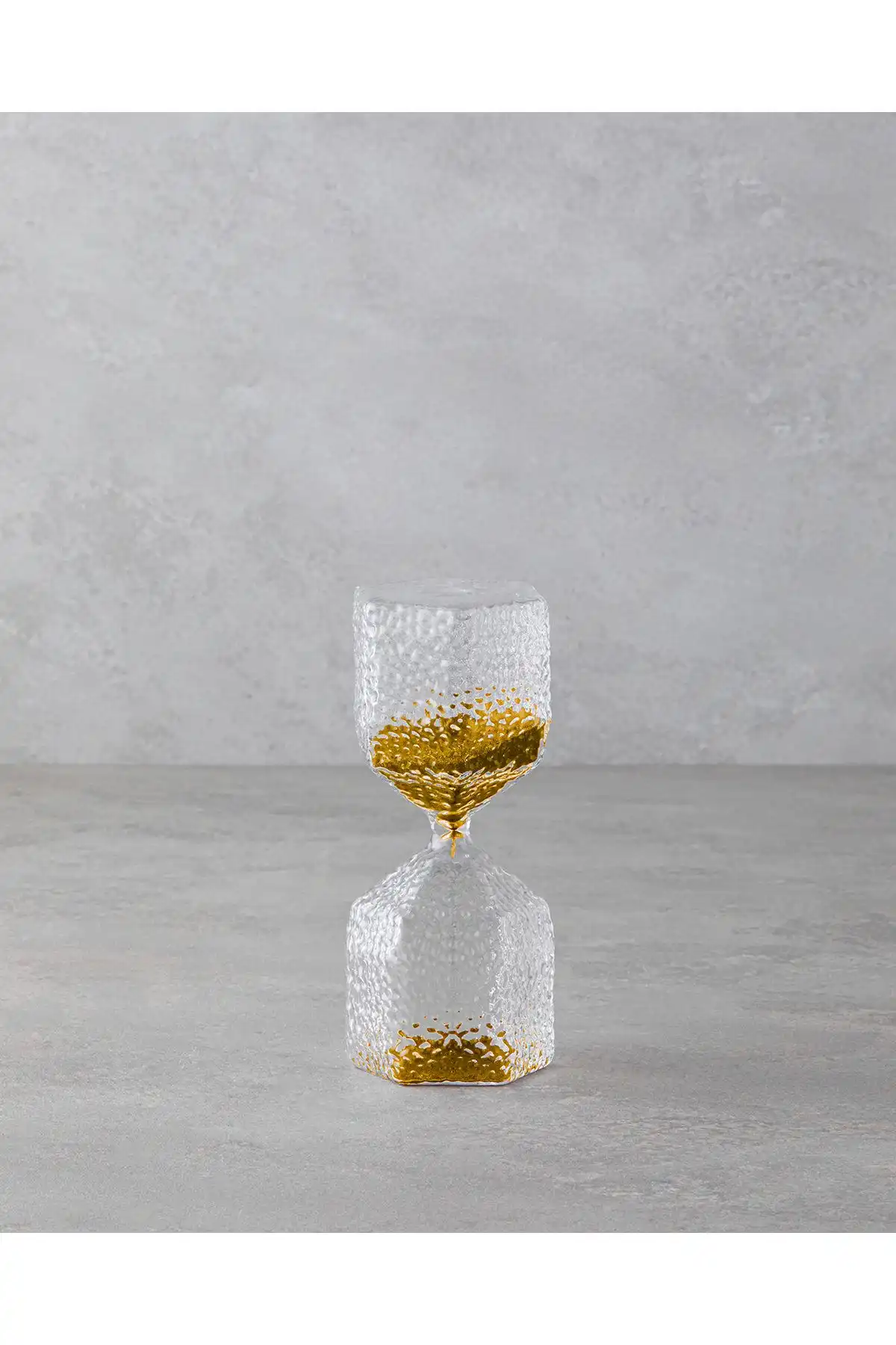 Alisya Kum Saati 21 cm Gold: Şık ve Modern Zaman Ölçüm Aracı