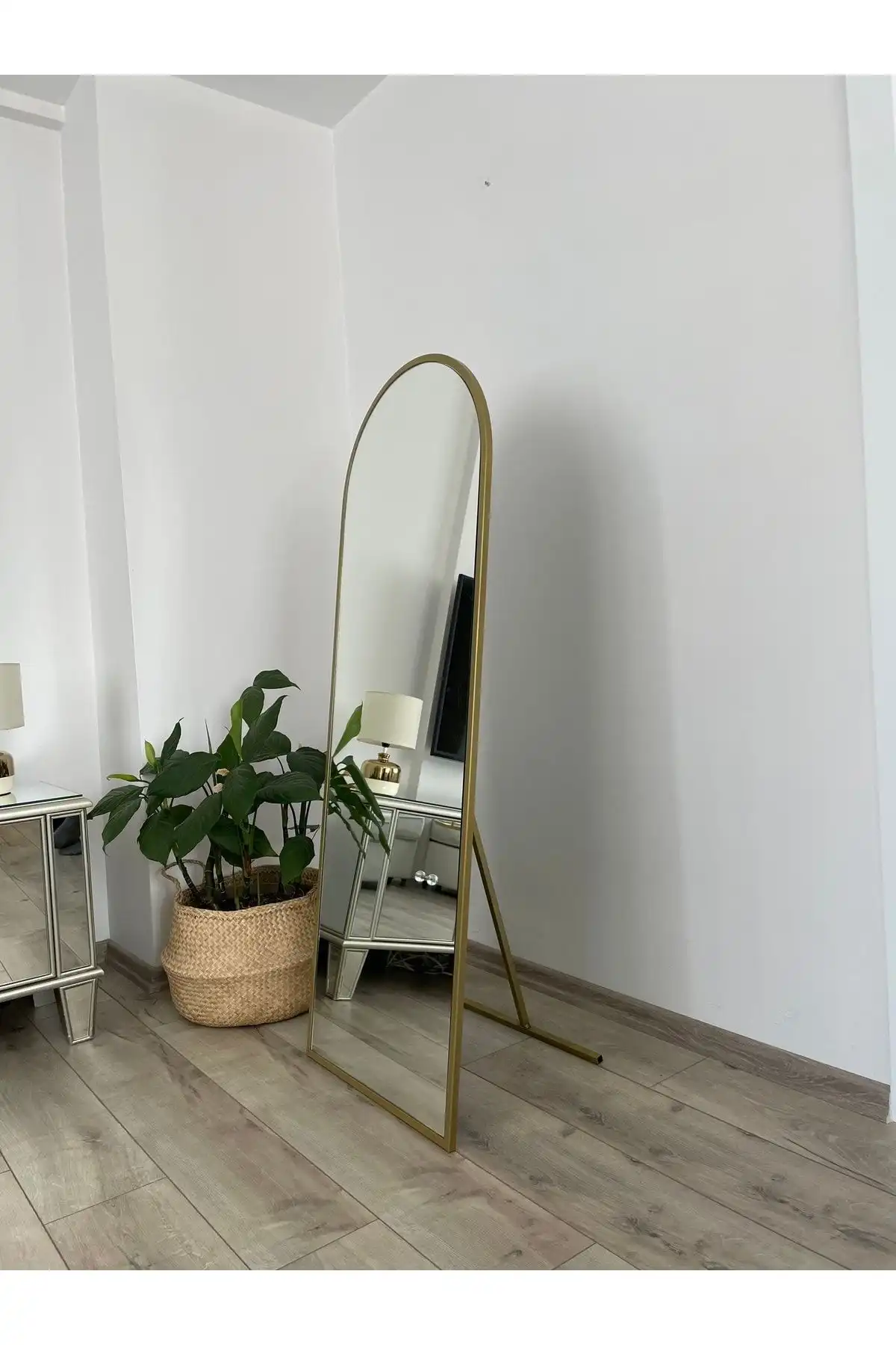 EFFE YAPI DEKOR Gold Metal Çerçeveli Oval Ayaklı Boy Aynası İncelemesi ve Özellikleri