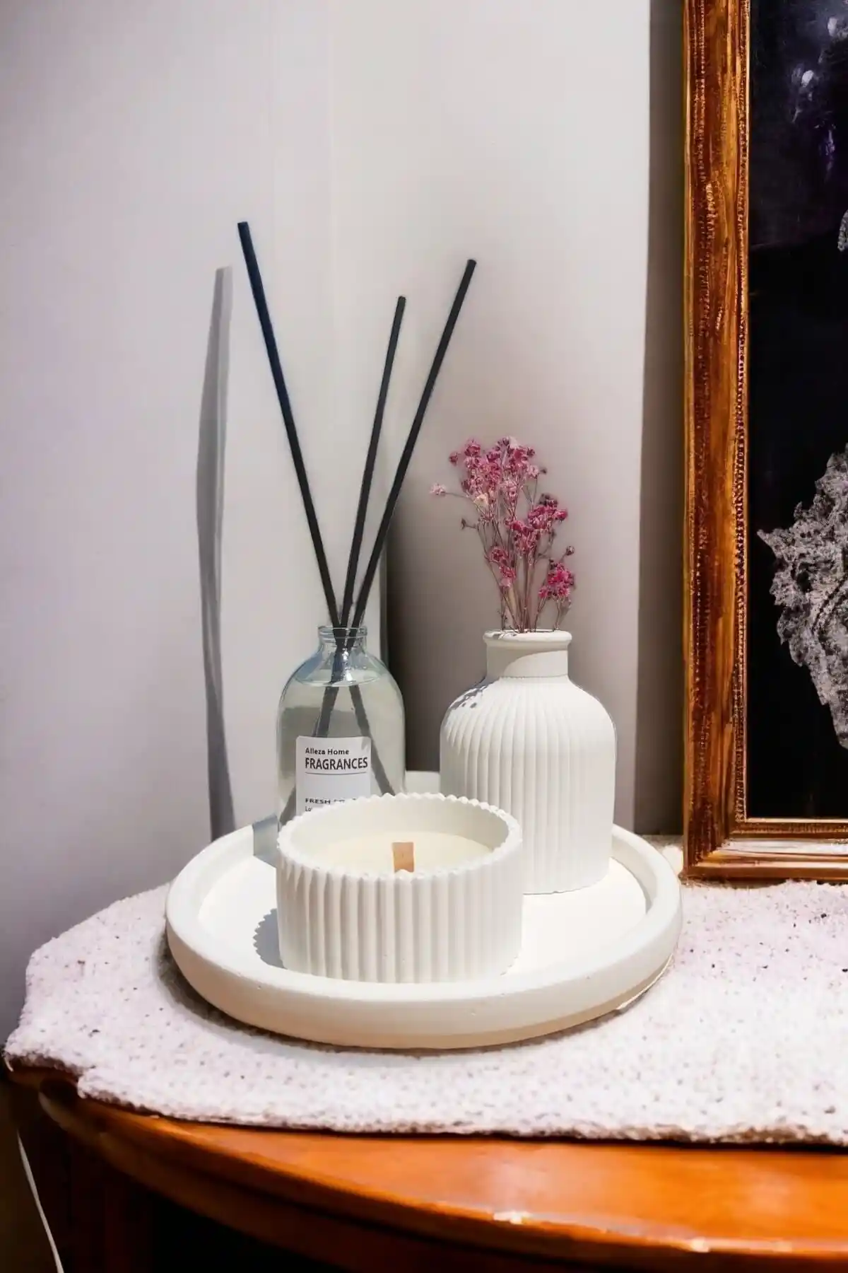 Estetik ve Ferah: ALLEZA HOME Dekoratif Mini Vazo ile Oda Kokusu Seti