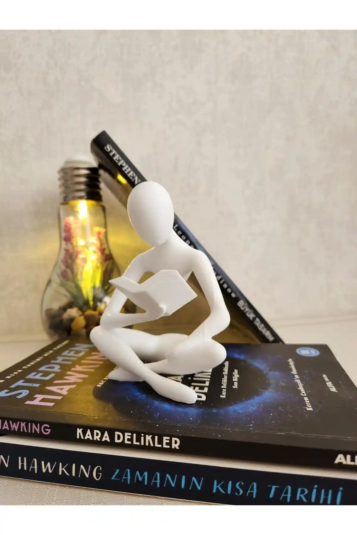 İskandinav Tarzı Kitap Okuyan Biblo Heykel - Fonksiyonel ve Estetik Dekorasyon