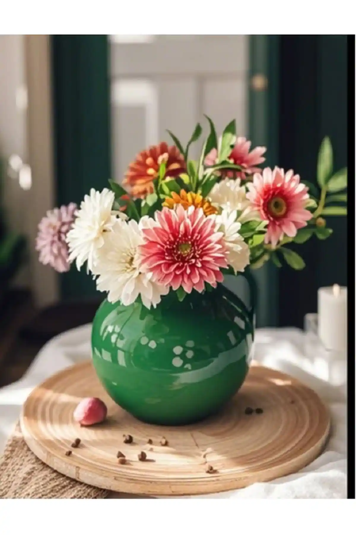 Lui Tasarım Paşabahçe Yeşil Vazo: Şıklığı ve Fonksiyonelliği Bir Arada Sunuyor