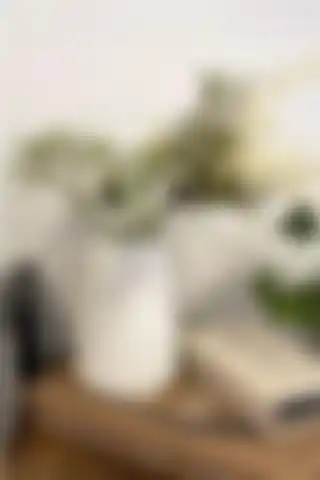 BigSale Çizgili Dekoratif Beton Vazo: Estetik ve Dayanıklılık Bir Arada