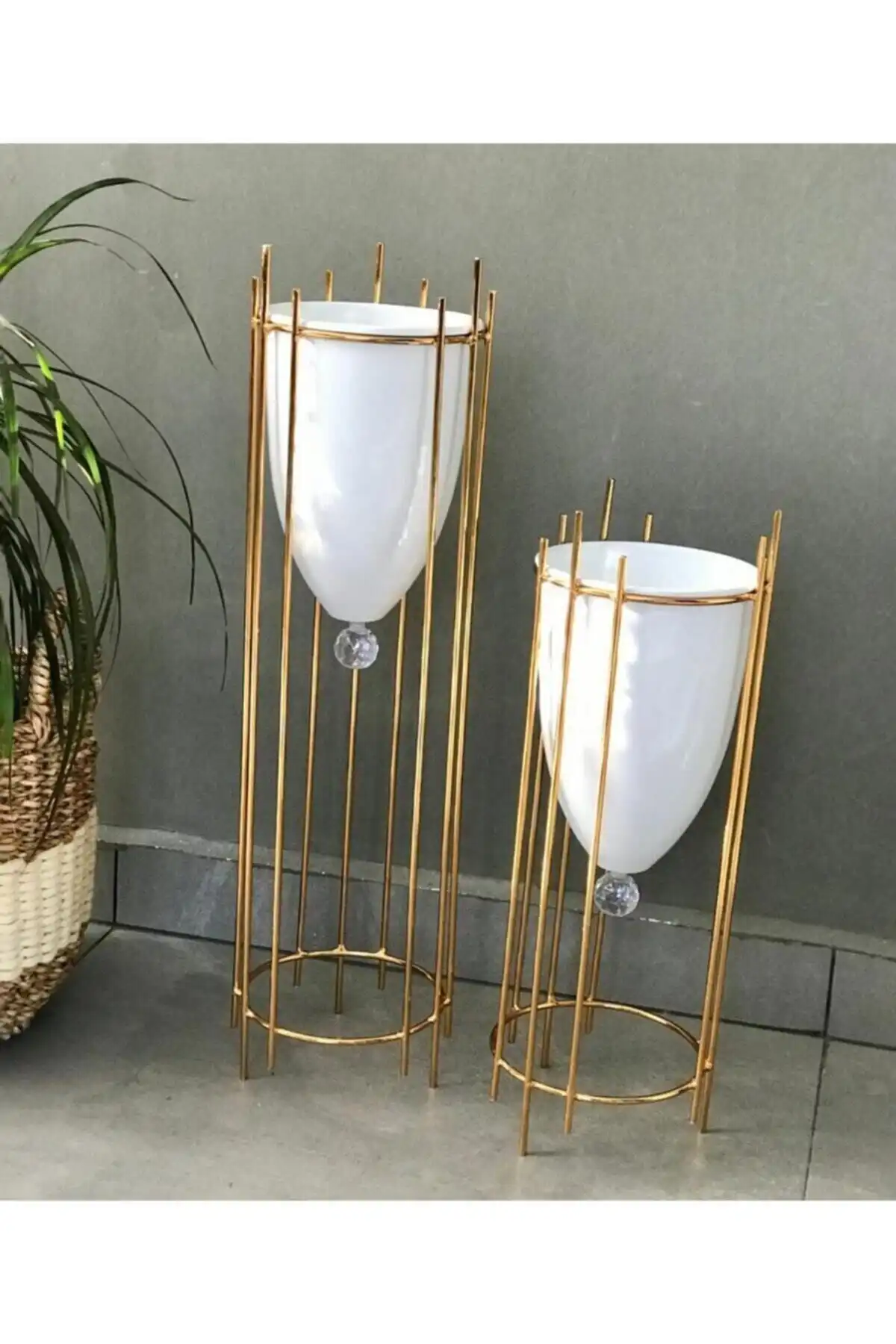 Evinizi Şıklıkla Buluşturacak Metal Ayaklı Dekoratif Saksı Seti Hakkında