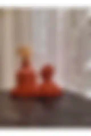 Kadın Figürlü 3'lü Kiremit Renkli Vazo Seti ile Şıklığı Yakalayın