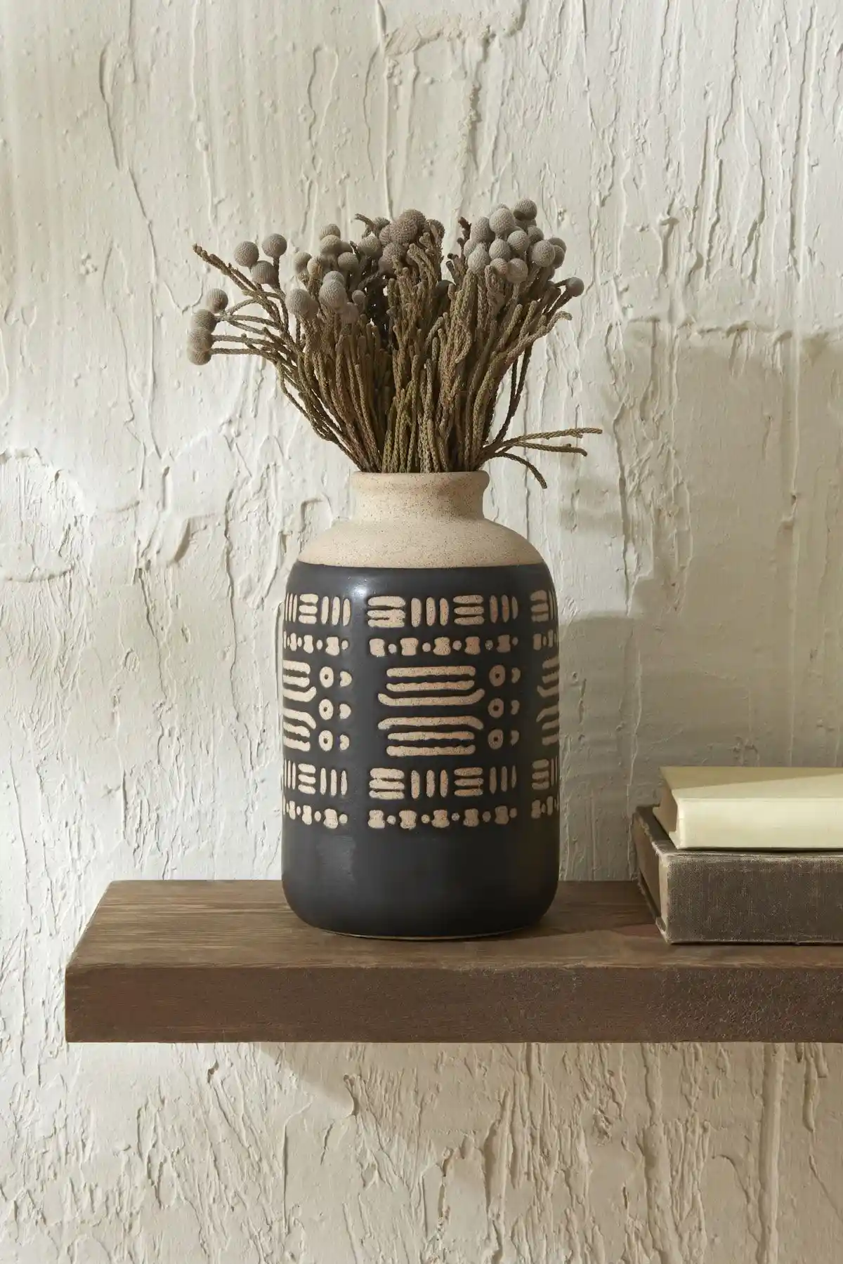 Karaca Home Rustik Vazo: Şık Dekorasyon için Dayanıklı ve Modern Bir Seçenek