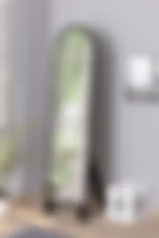 Olcay Aksesuar Modern Siyah Ayaklı Boy Aynası ile Evinizi Güzelleştirin