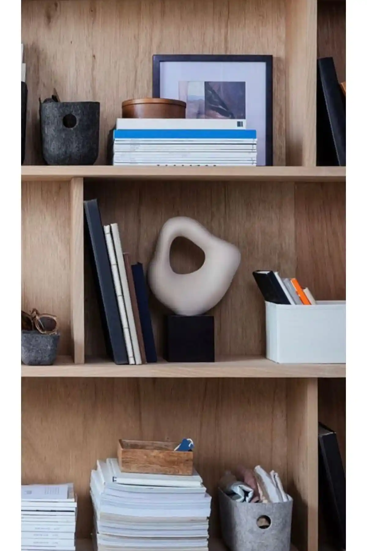 Şirin Hobi Atölyesi'nin Modern Seramik Büstü: Estetik ve Fonksiyonalite