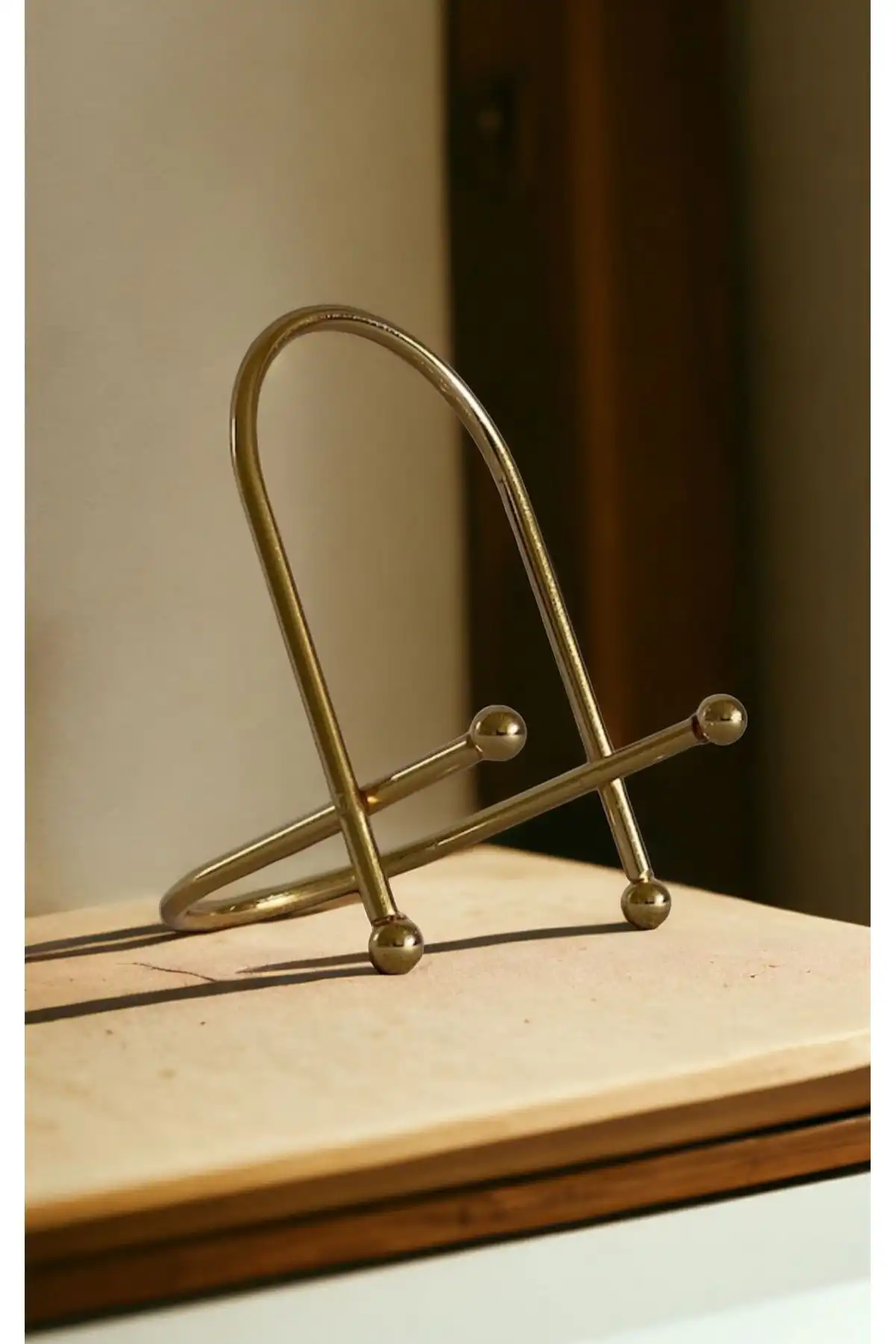 HOME DEKORİSTA Gold Metal Teşhir Standı ile Modern Dekorasyonun Kapılarını Açın