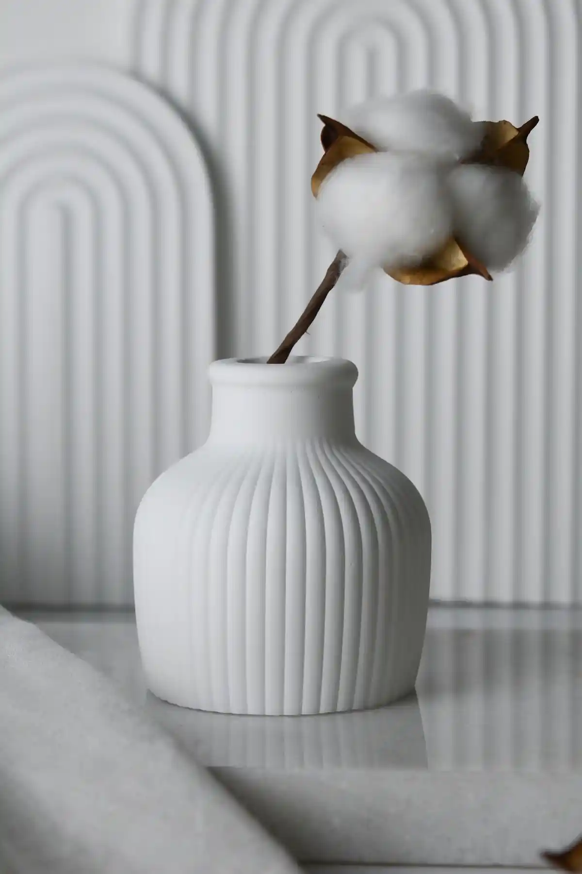 LALEZEN HOME Mini Beyaz Beton Vazo ile Modern Dekorasyon Alternatifleri Sunun