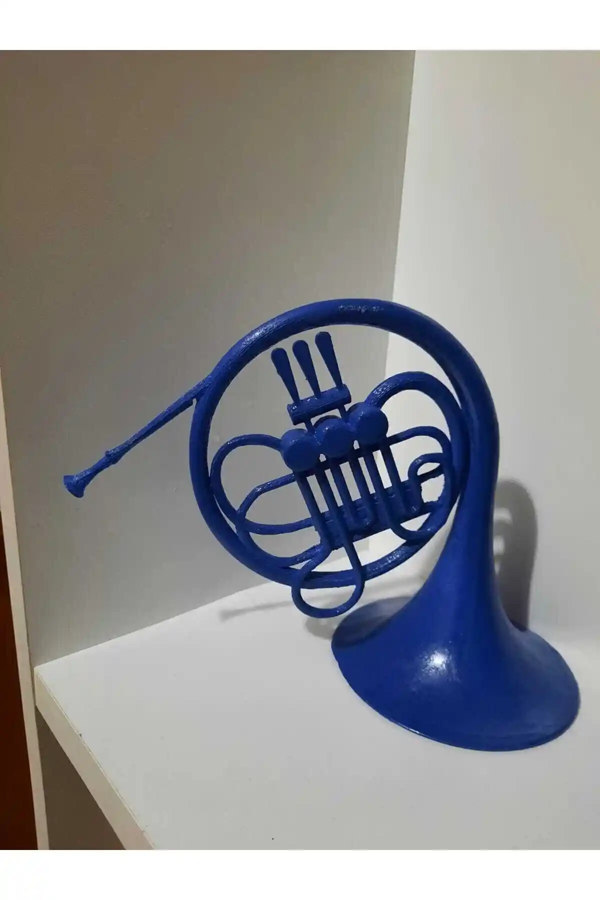 Mavi Fransız Kornosu Hımym: Zarif Görünüm ve Dayanıklı Malzeme İle Ev Dekorasyonu