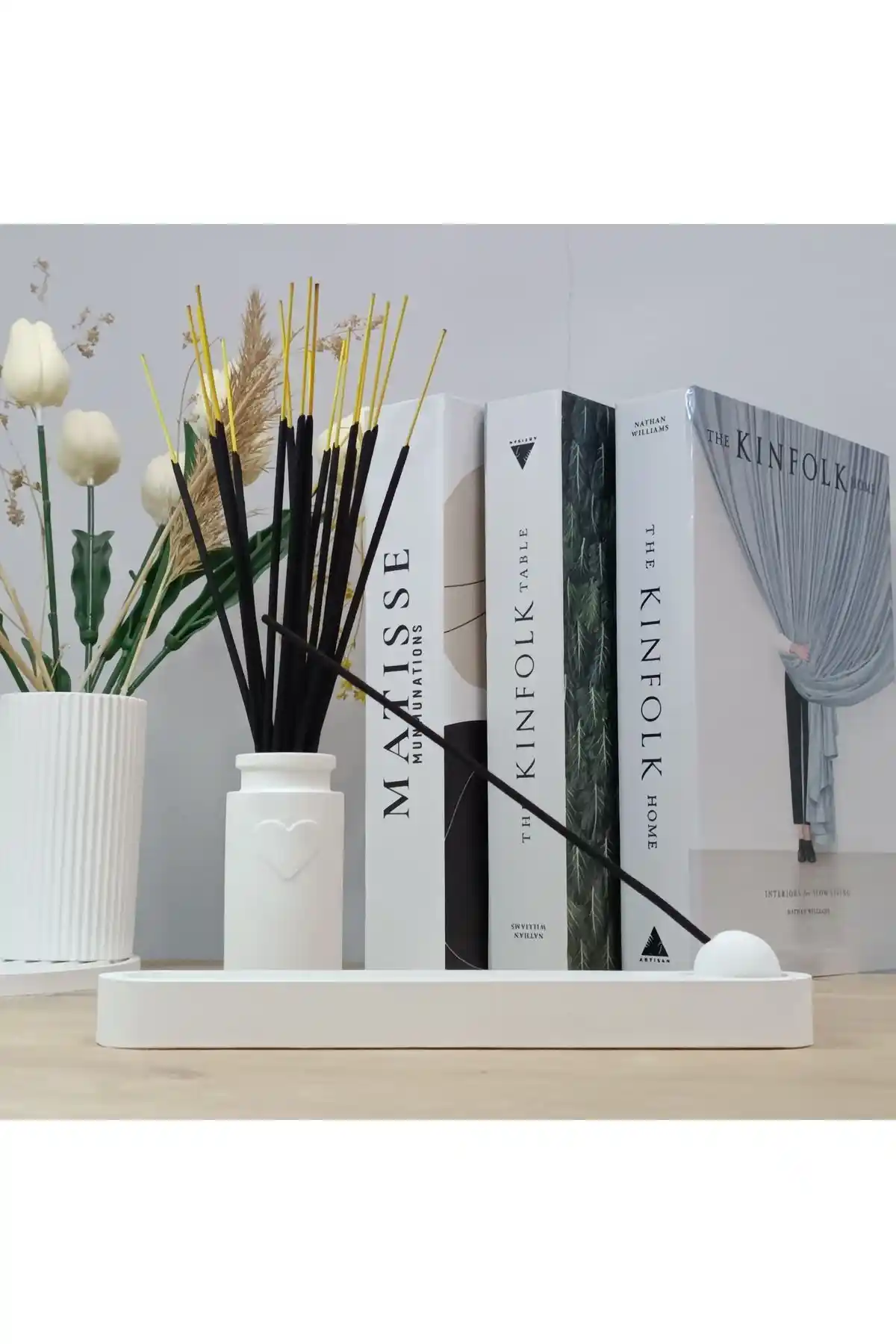 Minima Art Studio'dan Modern Tütsü Standı ve Kalp Detaylı Saklama Vazosu Seti