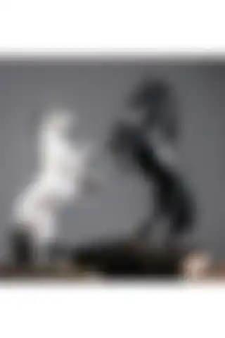 Şahlanan At Heykeli: Estetik ve Modern Dekora Yönelik Özel Tasarım