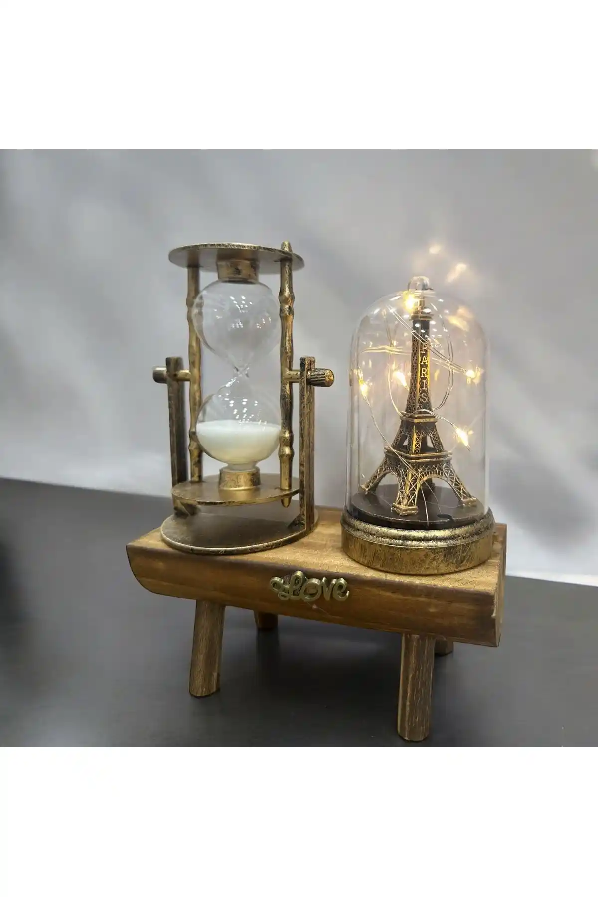 CAVAŞ Sun Hat: Evinizi Şıklaştıracak Dekoratif Ahşap Standlı Ürün