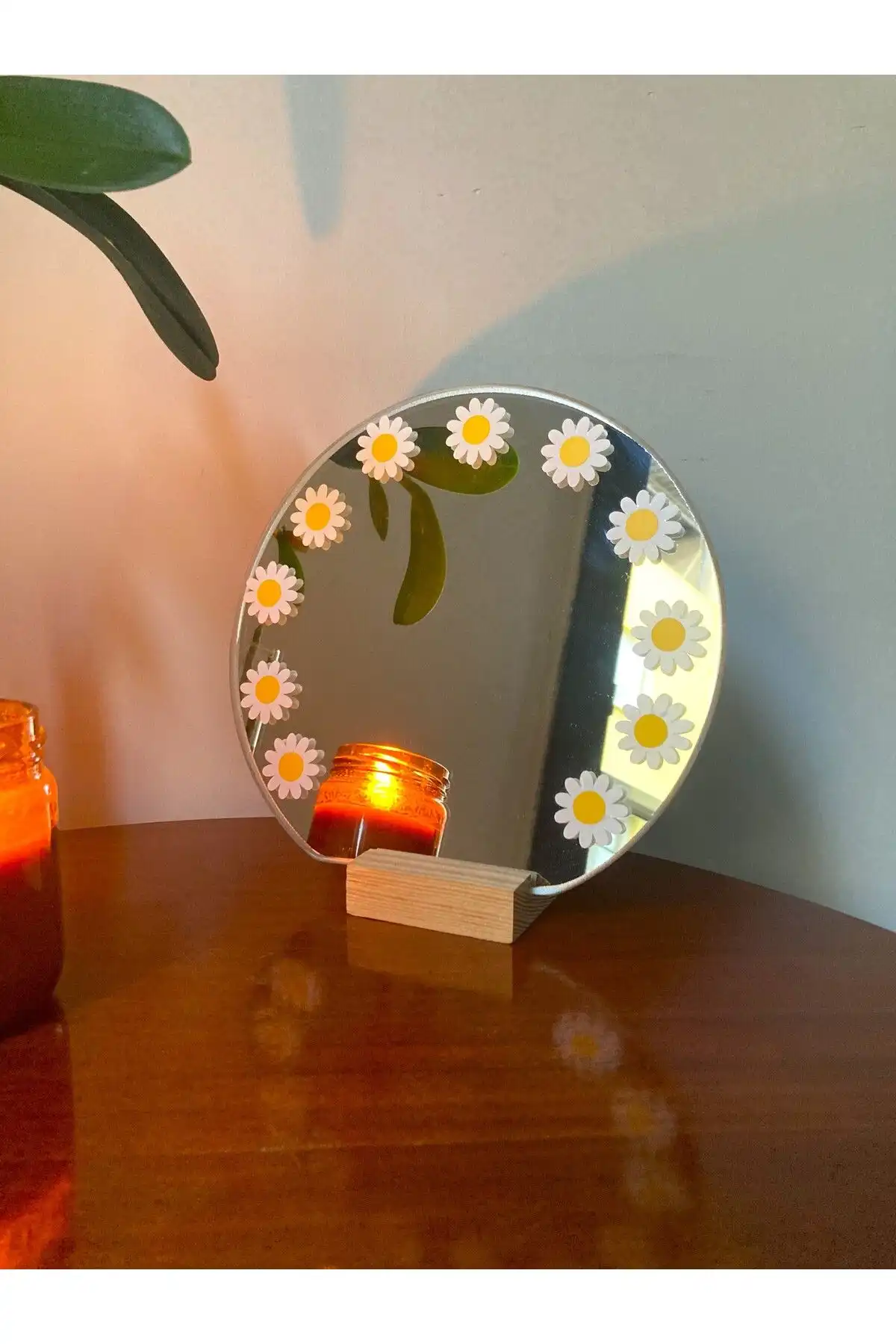 Home Art Nova: Papatyalı Standlı Makyaj Aynası ile Estetik ve İşlevselliği Yakalayın