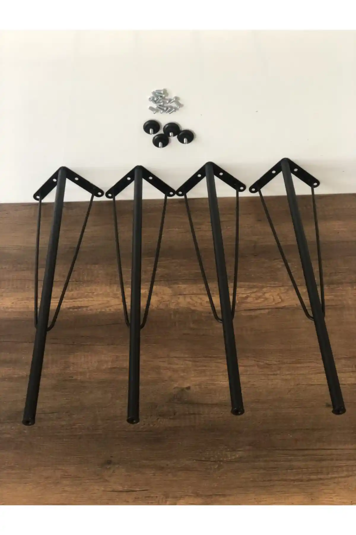 Metin Güneş Mobilya'nın Dekoratif Metal Masa Ayağı: Şık ve Fonksiyonel Seçenek