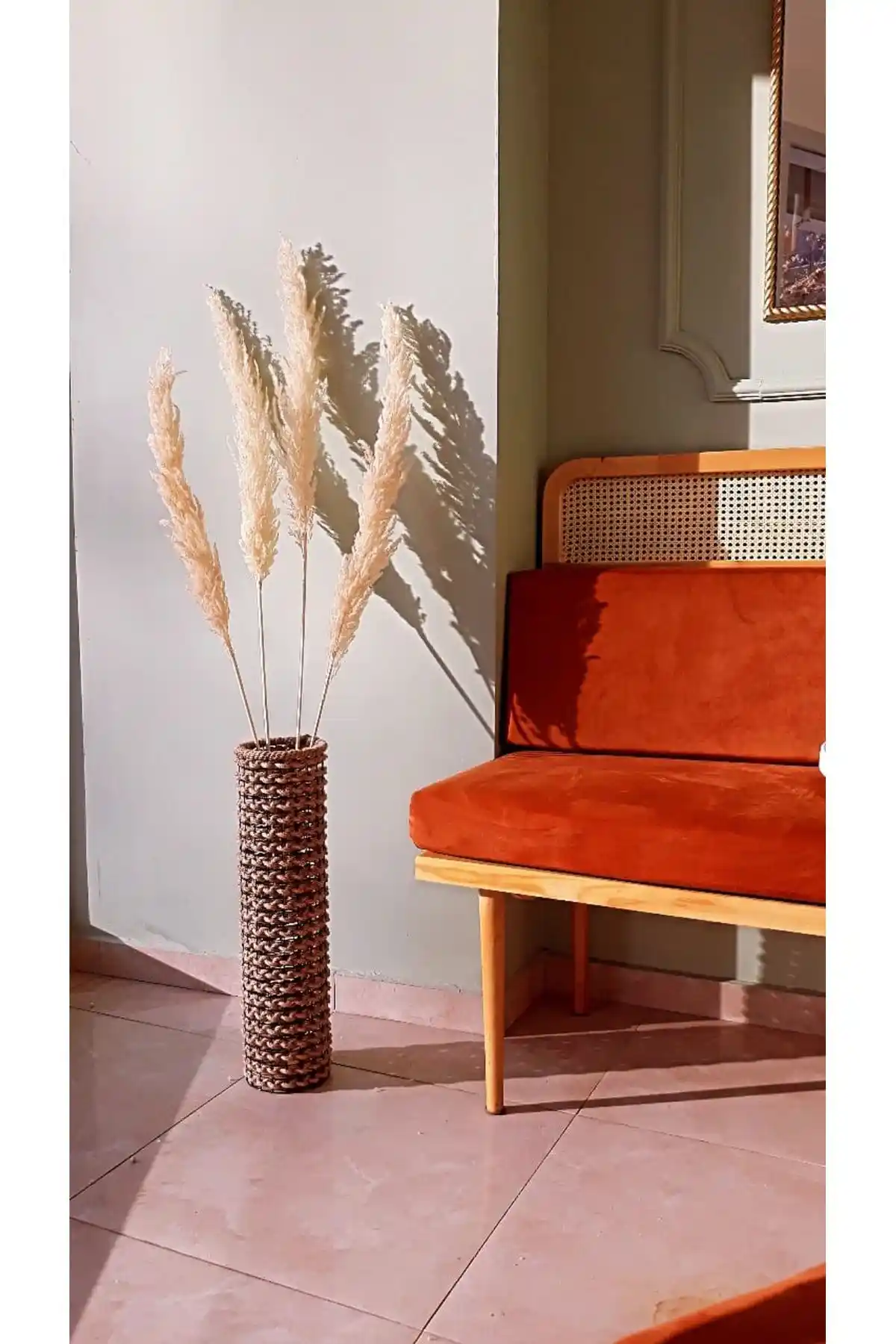 El Yapımı Dekoratif Metal Tel Vazo: Estetik ve Fonksiyonel Tasarım