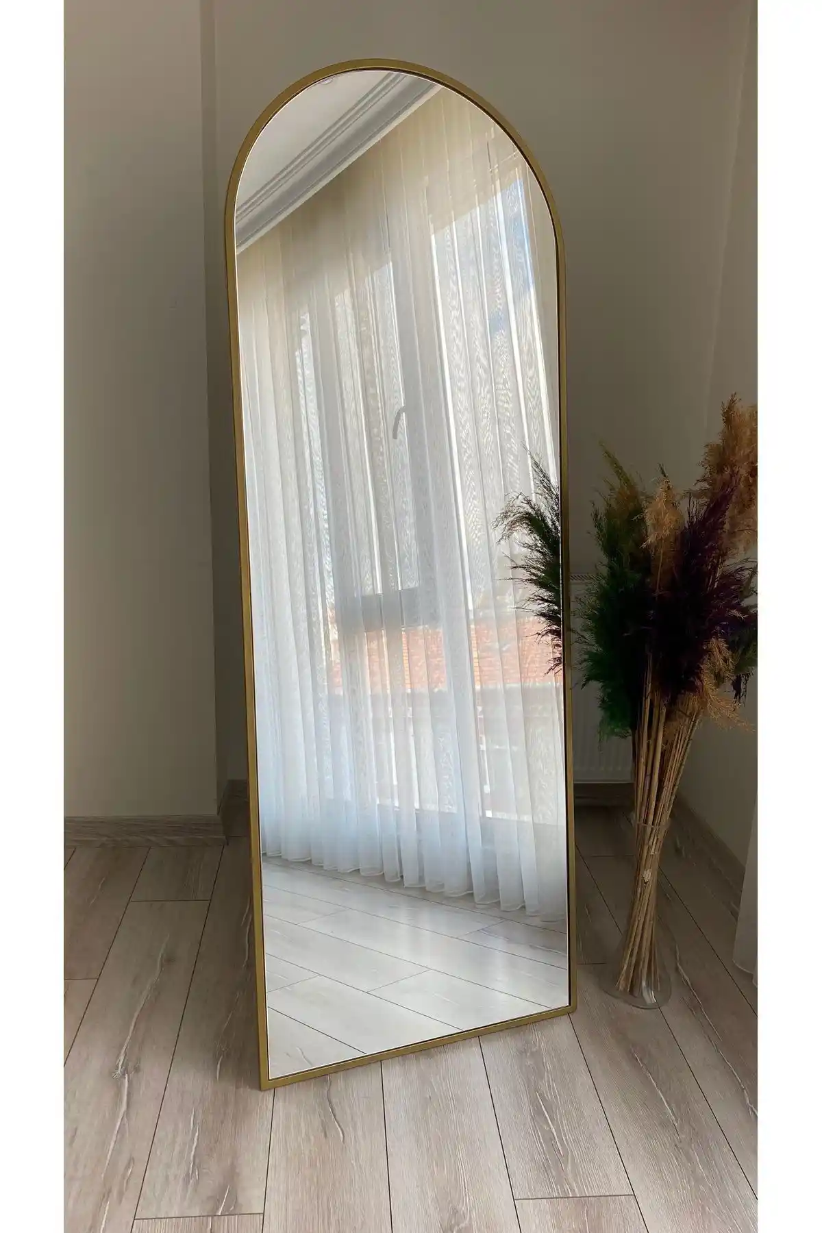 Ersan Dizayn Gold Metal Çerçeve Oval Boy Aynası: Modern İç Mekanlar için İdeal Seçenek