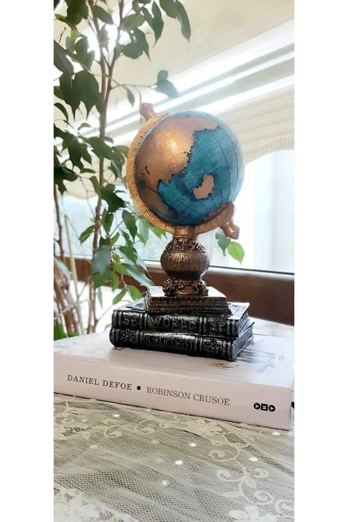 HandsHand Dekor Kitaplı Dünya Biblo Heykel Obje - Modern ve Estetik Seçenek