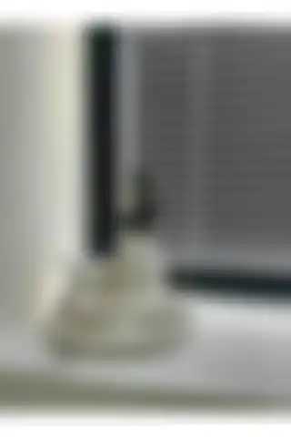Havalı Beyaz Renk Tasarım Kokulu Mum ve Çizgili Vazo Standlı Aksesuar Seti İncelemesi