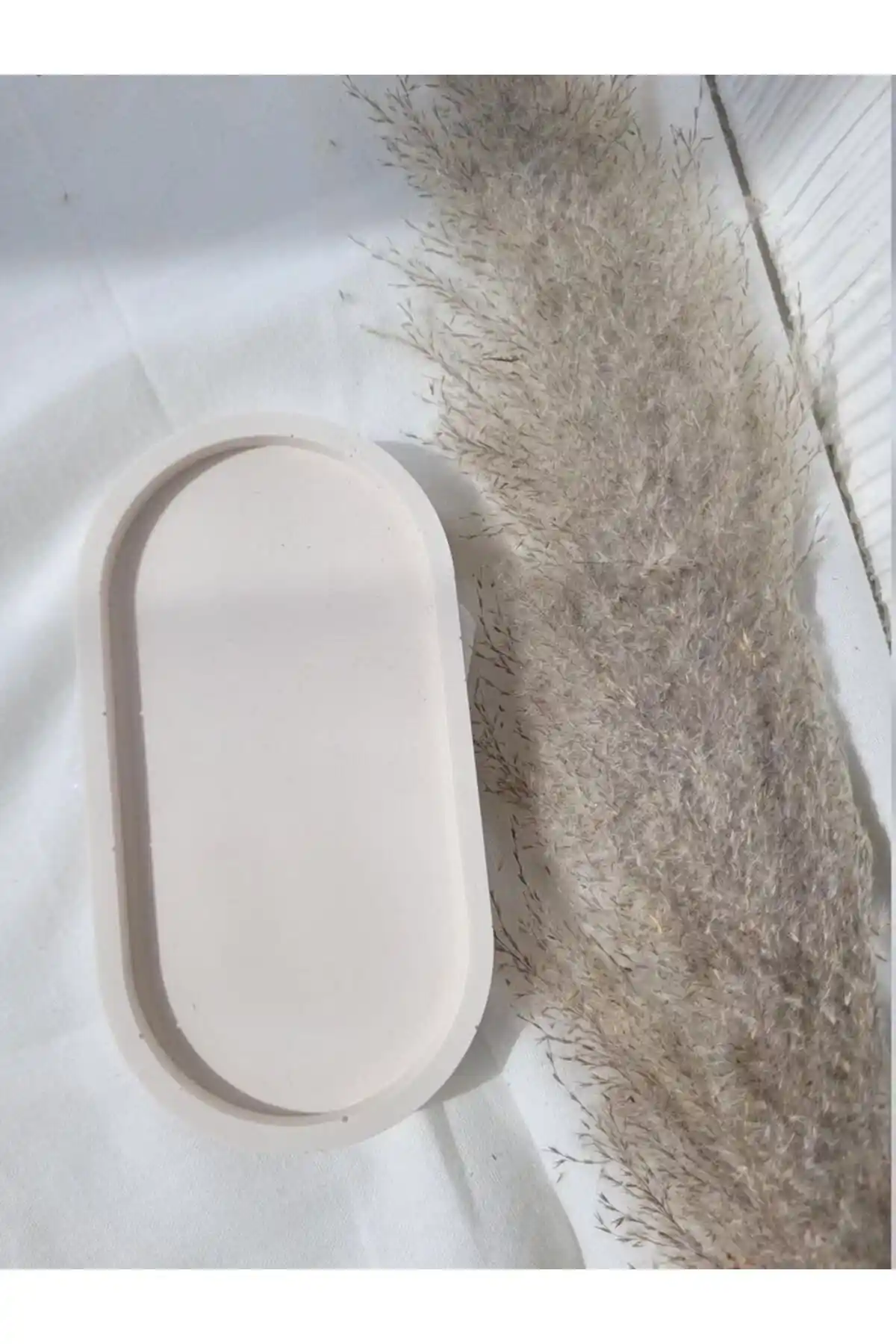 LALEZEN HOME Beyaz Stant Dekor Sunum: Estetik ve Fonksiyonun Buluştuğu Nokta