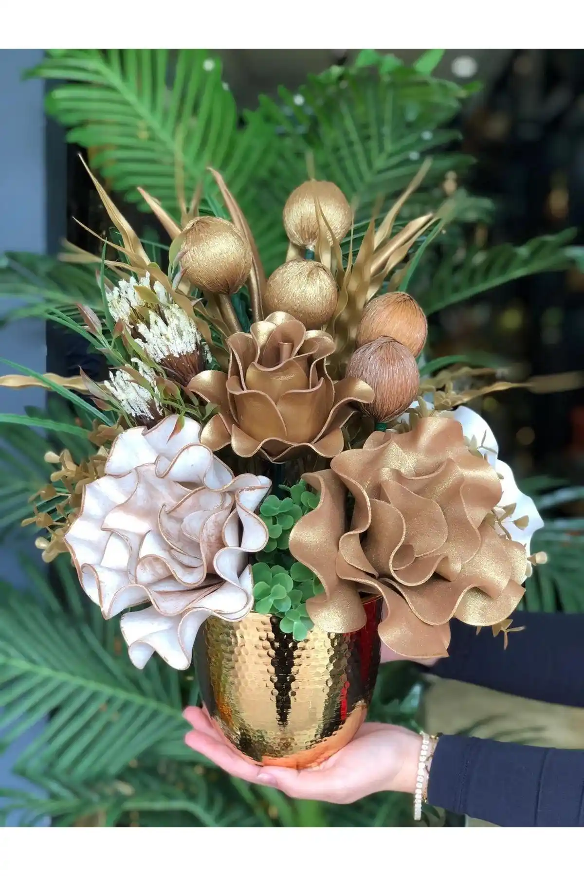 TASARIMHMODA Yapay Çiçekli Gold Dövmeli Vazo ile Şıklığı Yakalayın