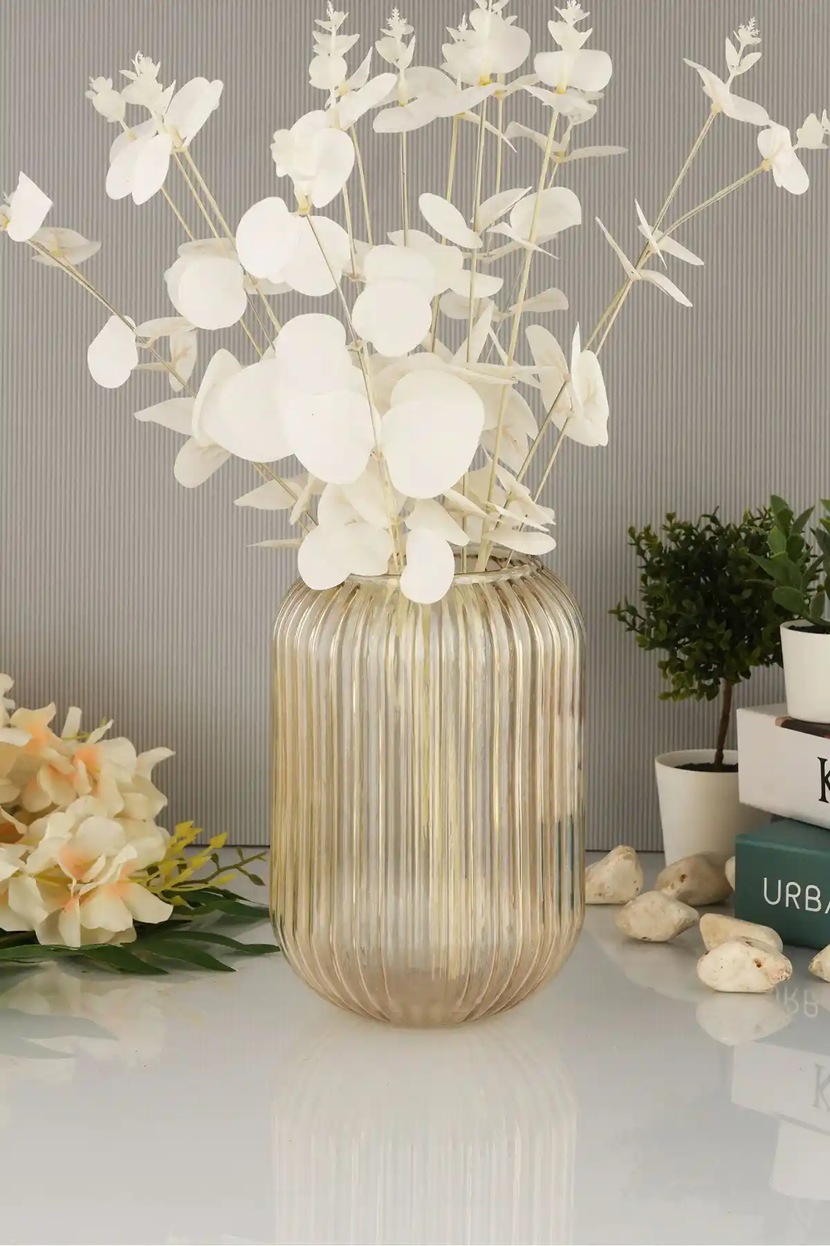 AngDesign Dekoratif Line Cam Vazo: Estetik ve Fonksiyonelliğin Buluştuğu Tasarım