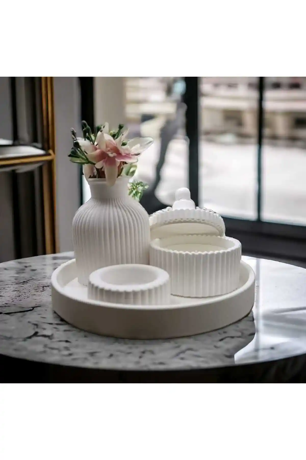 Genel Markalar Beyaz Vazo Oval Tepsi Dekorasyon Seti ile Şık Bir Mekan Yaratan Özellikler