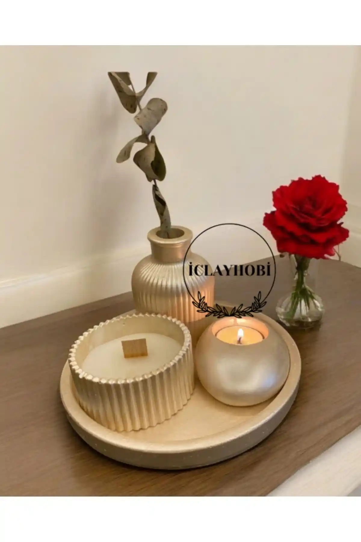HilalGold Tepsili Dekor Vazo ve Mumluk: Modern Estetiğin Şıklığı