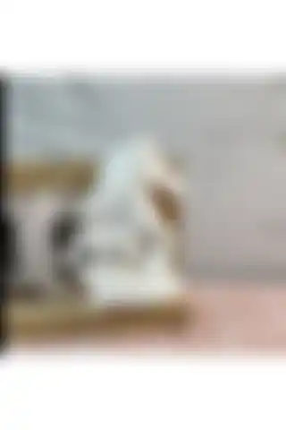 HomeAt Heykeli Biblo: Modern Tasarım ve Zarafet ile Evinizi Süslüyor
