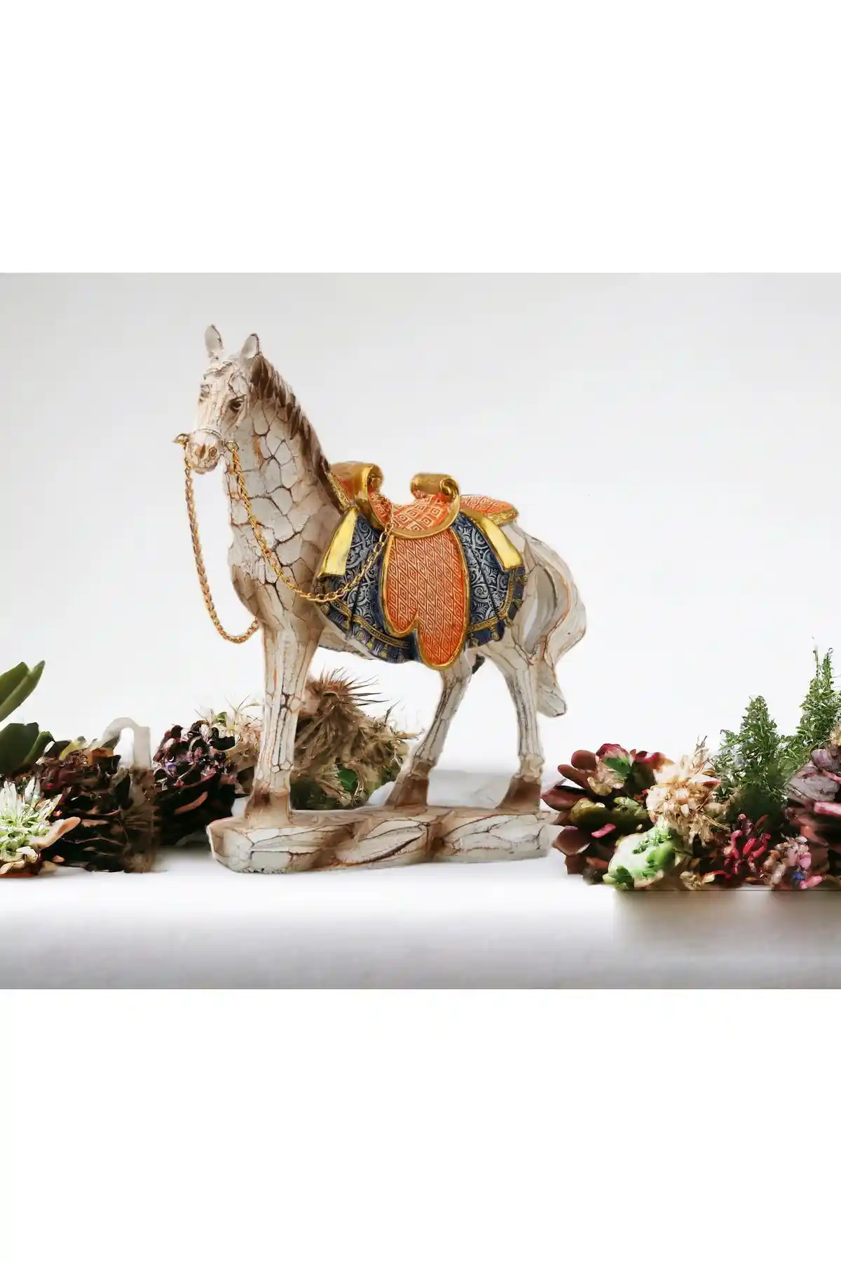 Lüks Motifli İşlemeli At Biblo Heykel: Modern Tasarım ve Estetik