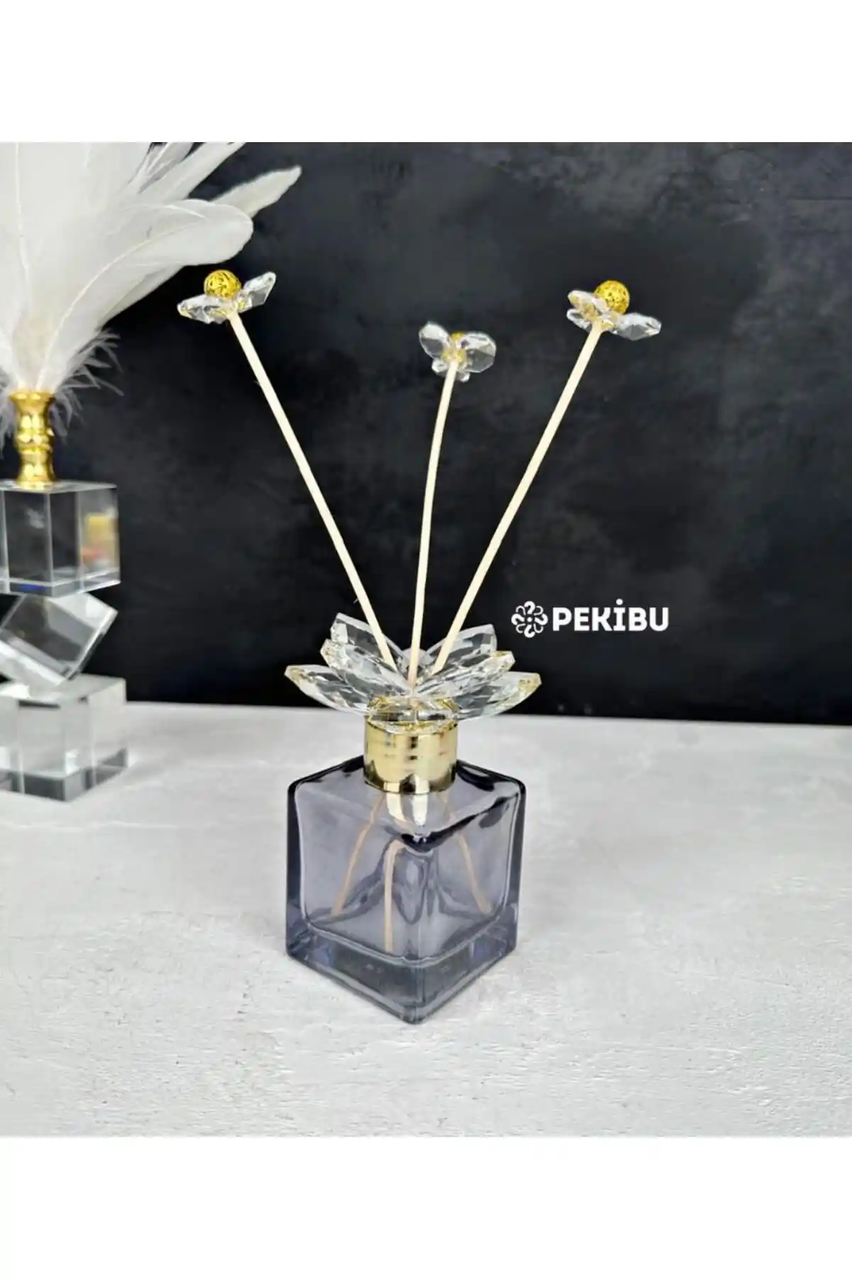 PEKİBU Kristal Tepeli Koku Şişesi Füme Gold ile Ev Dekorasyonunuzu Geliştirin