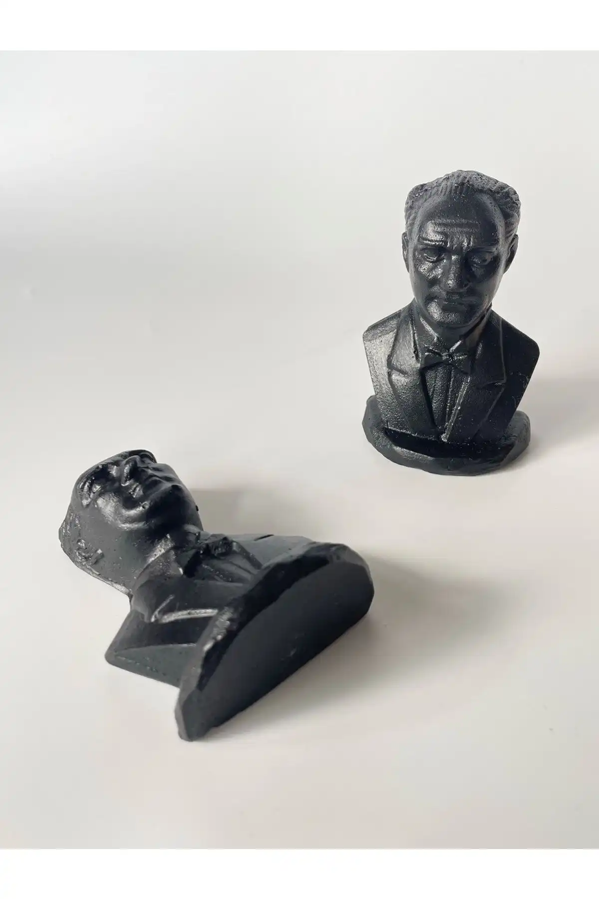 Atatürk Büst Heykeli: Dekoratif Sanat Eseri ve Anma Aracı Olarak Önemi