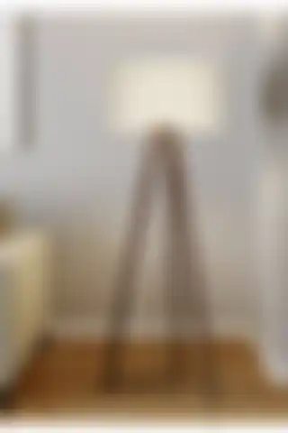 HOMİNG Beyaz Krem Yuvarlak Kumaş Başlıklı Ahşap Üç Ayaklı Lambader Ürünü