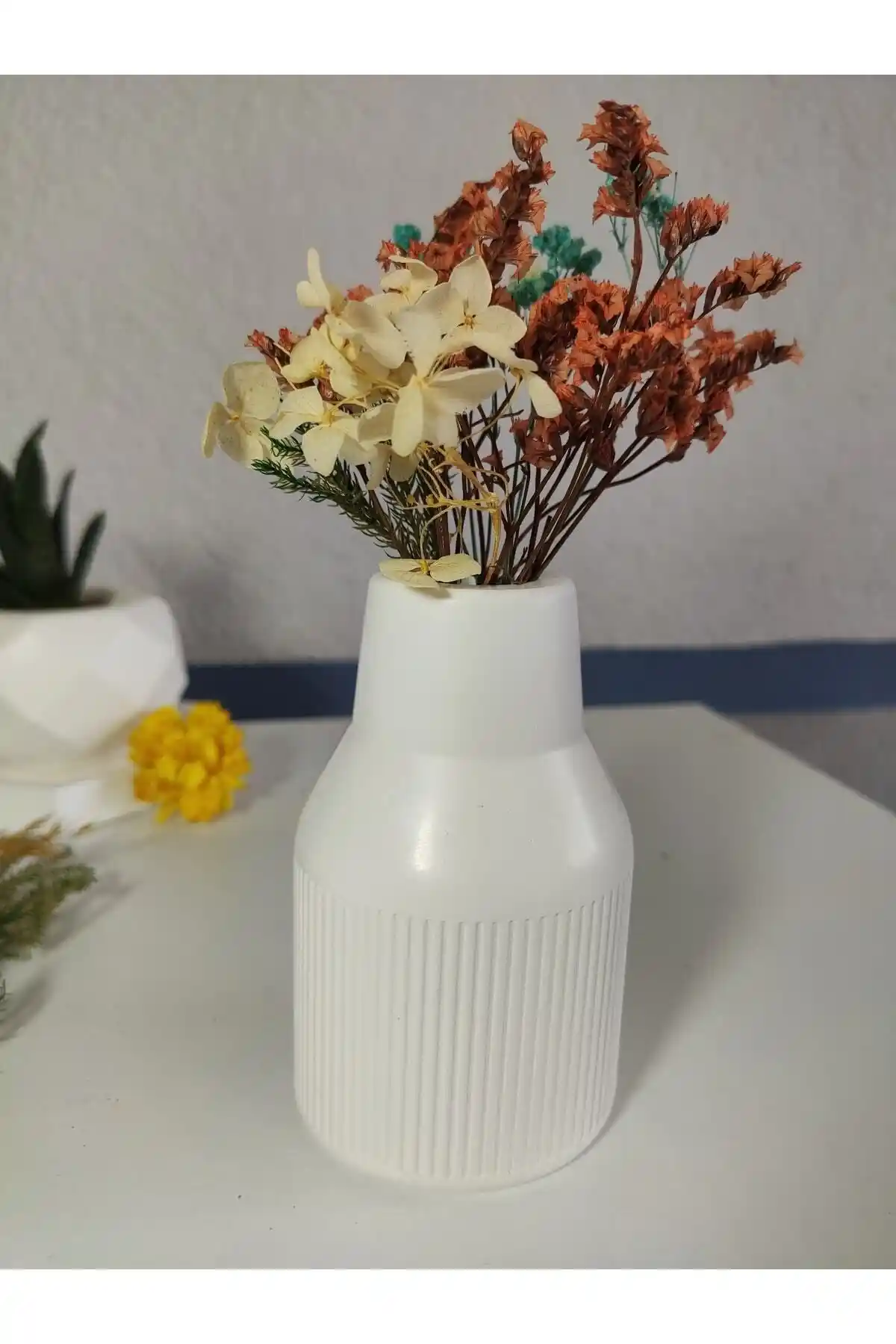 ROLLOR Çizgili Vazo ile Dekorasyonunuzu Modern ve Şık Hale Getirin.