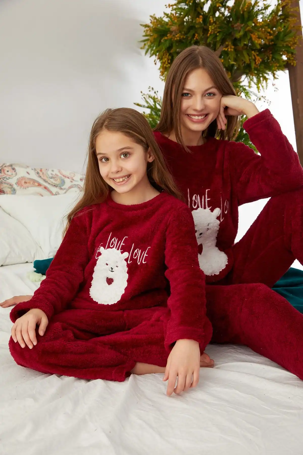 Siyah İnci Bordo Nakışlı Wellsoft Pijama Takımı ile Kışın Rahat Uyku Deneyimi