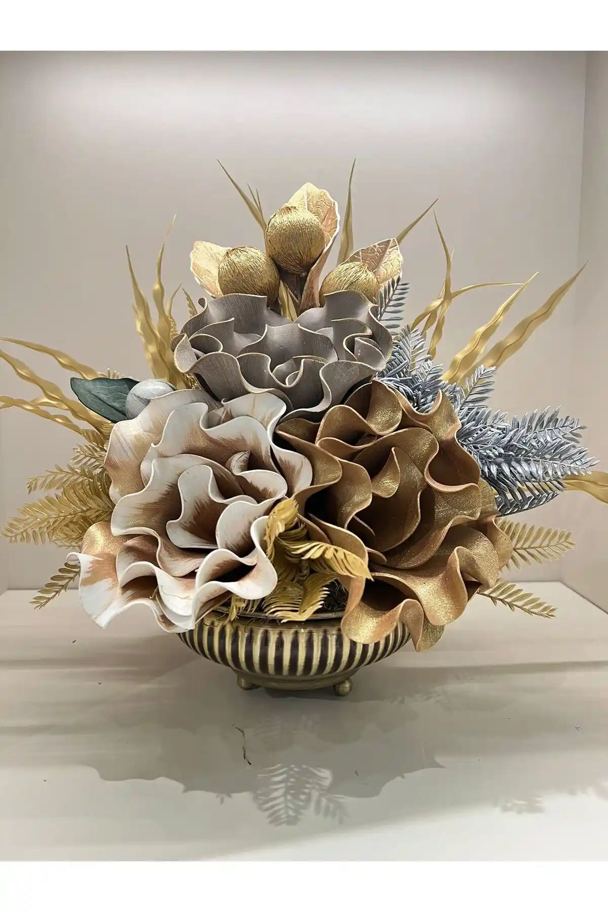 Yapay Çiçekli Antik Çizgili Vazo No:1 ile Ev Dekorasyonunuza Zarafet Katın