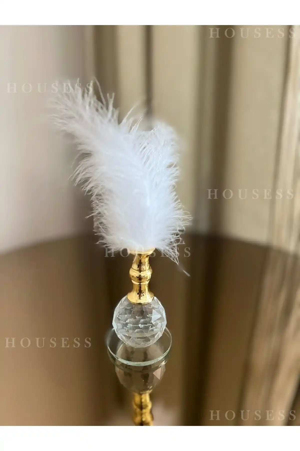 Housess1 Beyaz Tüylü Altın Kristal Dekoratif Biblo: Estetik ve Kalite