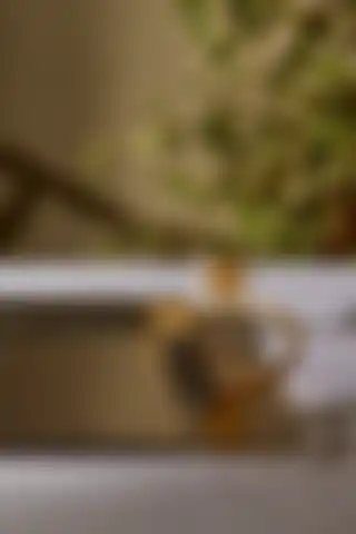 Karaca Tulip Dekoratif Tepsi: Estetik ve Fonksiyonelliğin Buluştuğu Ürün