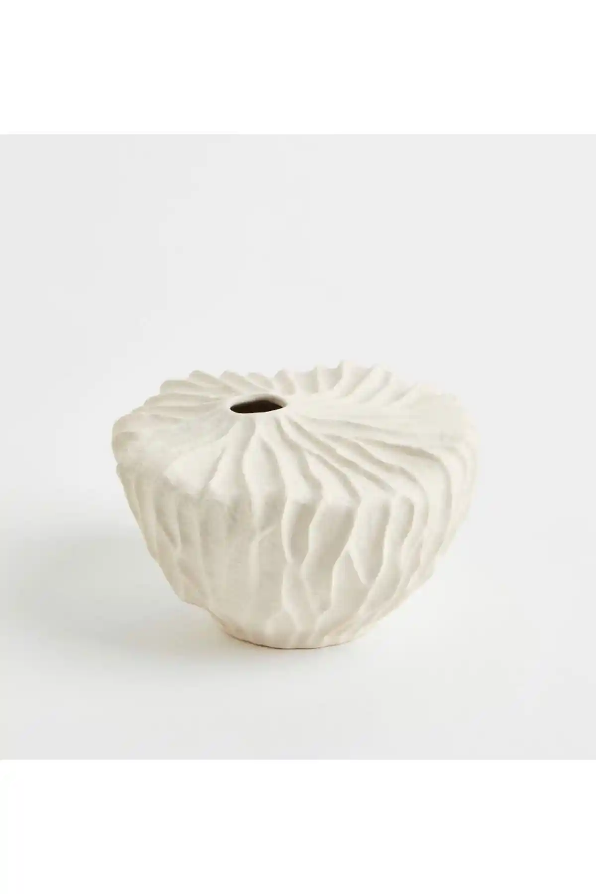 LINECRAFT Hm Dokulu Vazo: Estetik ile Fonksiyonelliği Bir Araya Getiren Ürün