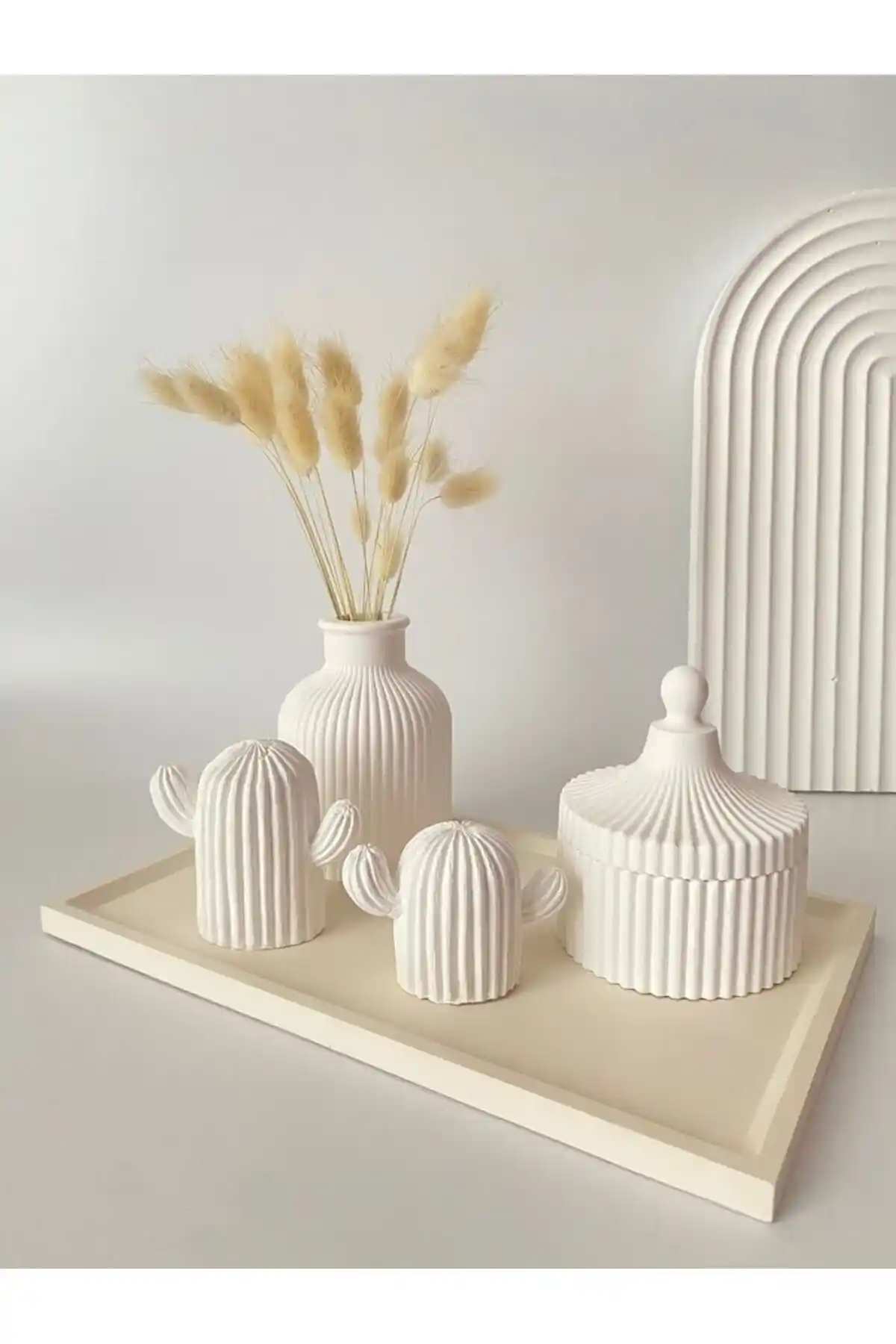 Roses İskandinav Dekoratif Obje ve Biblo: Estetik ve Çok Amaçlı Kullanım Özellikleri