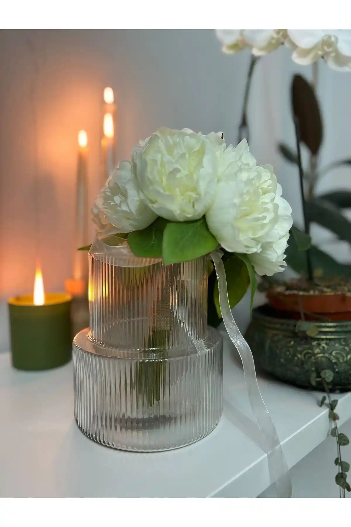 Uzun Store Origami Stil Cam Vazo ile Modern ve Estetik Dekorasyon Seçenekleri