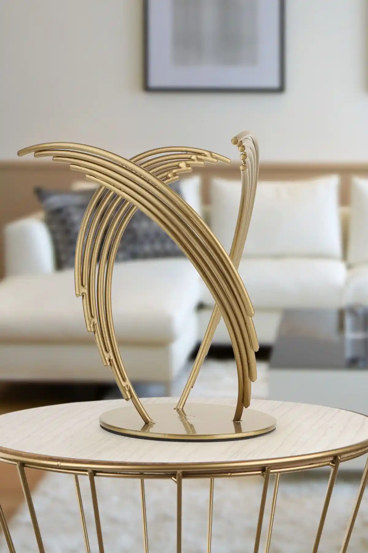 BegüsaAliza Metal Aksesuar Eskitme ile Ev Dekorasyonunda Modern Bir Dokunuş