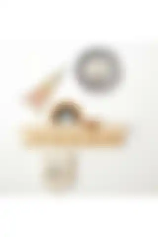 Babyroomstore Ahşap Dekoratif Askılı Raf: Fonksiyonel ve Şık Seçim
