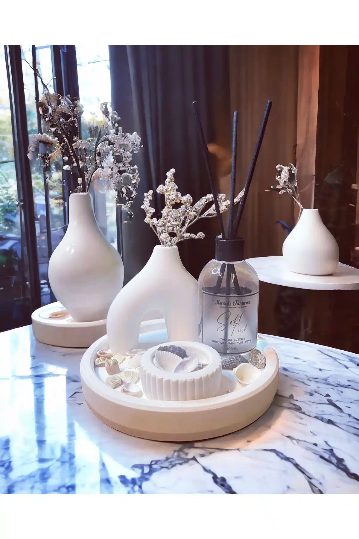 Havalı Tasarım Beyaz Renk Oda Kokulu Mumluklu Aksesuar Setinin Özellikleri