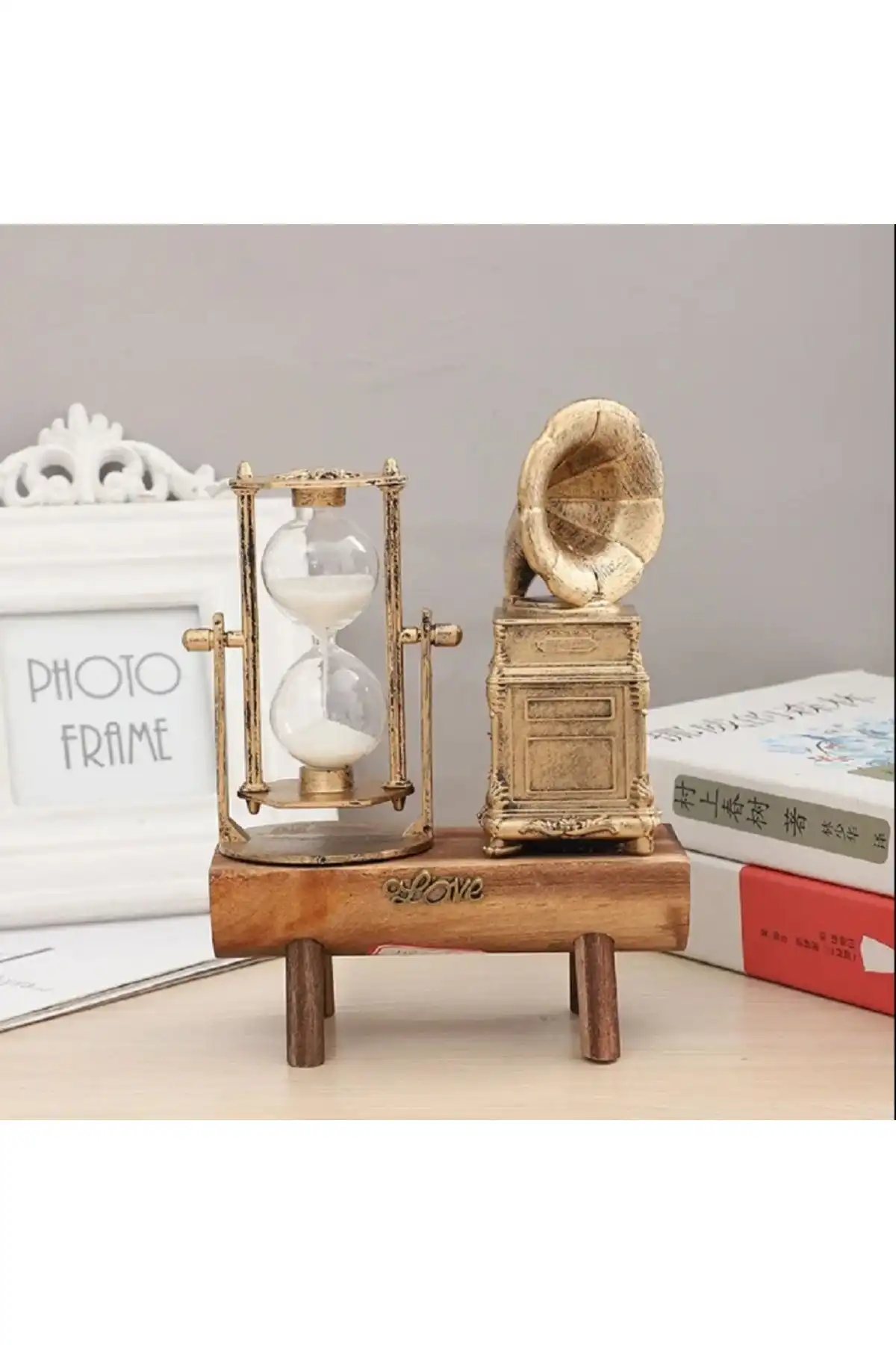 Hediye Concepti Ahşap Antika Tasarımlı Gramofon ve Kum Saati ile Estetik Dokunuş