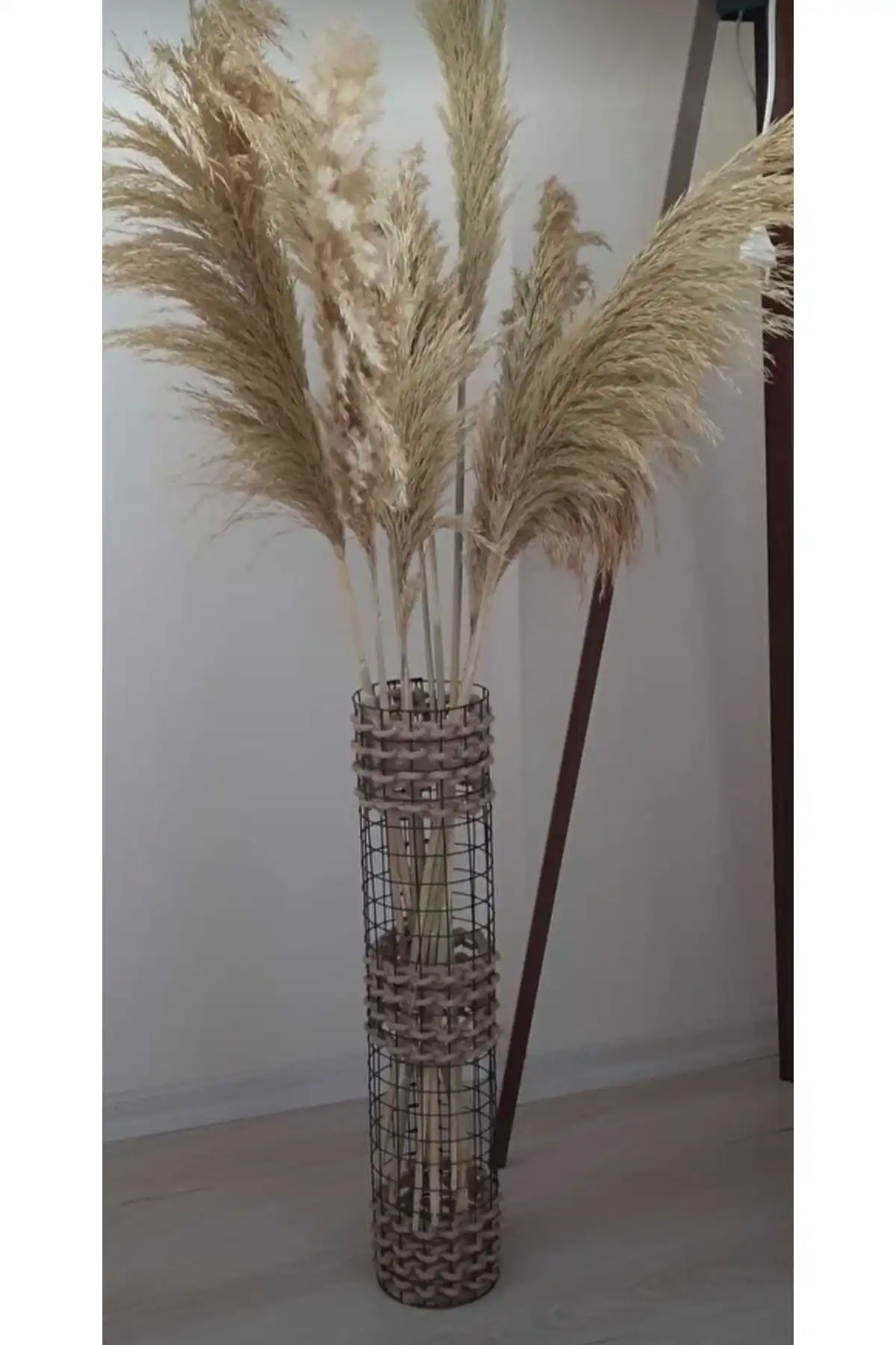 Nİlasi Art Craft Metal Tel-hasır Örgülü Özel Tasarım Pampas Vazosu Hakkında Bilgi