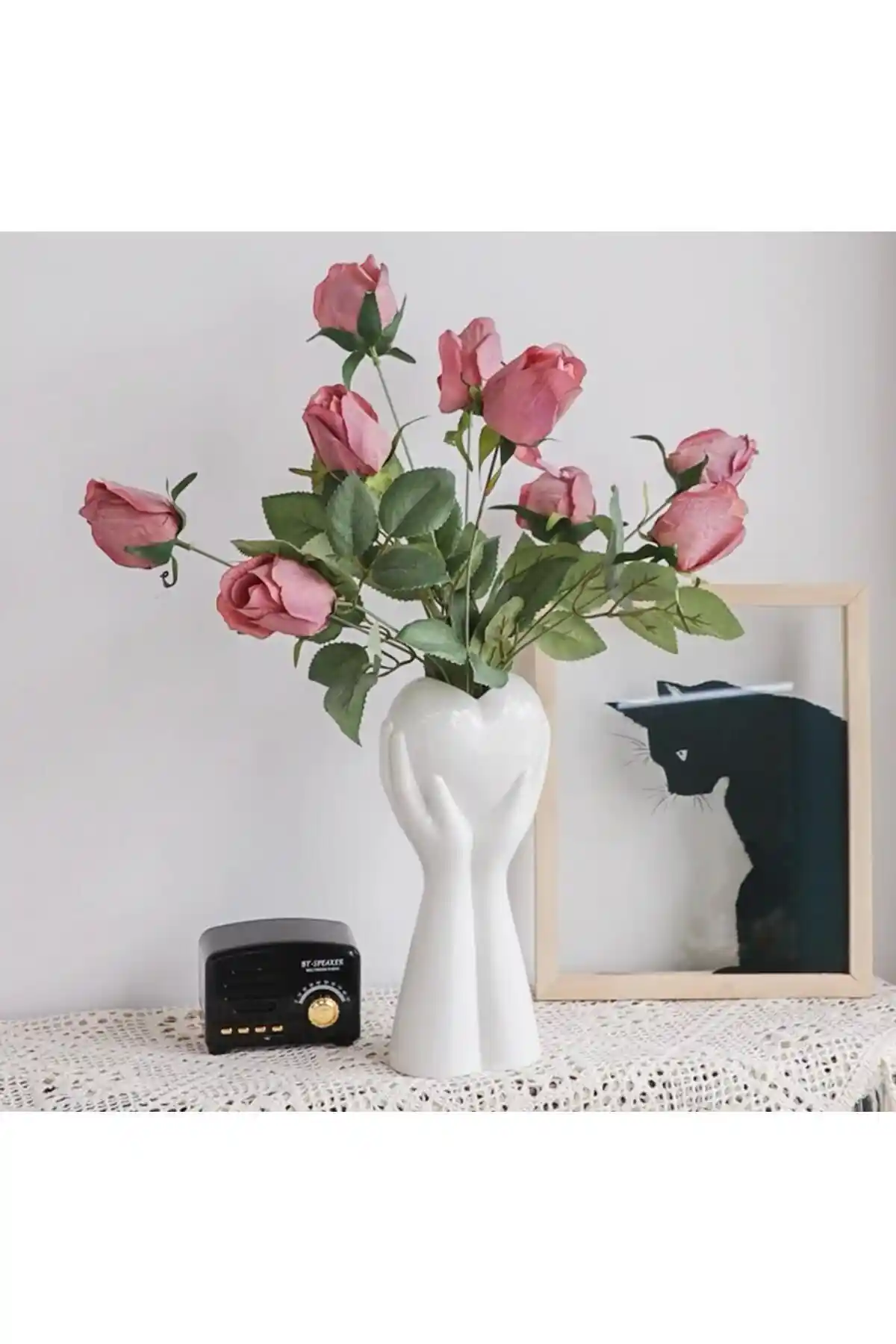 Roses Shop Kalp Tutan El Vazo: Estetik ve Dayanıklı Bohem Tasarımıyla Öne Çıkıyor